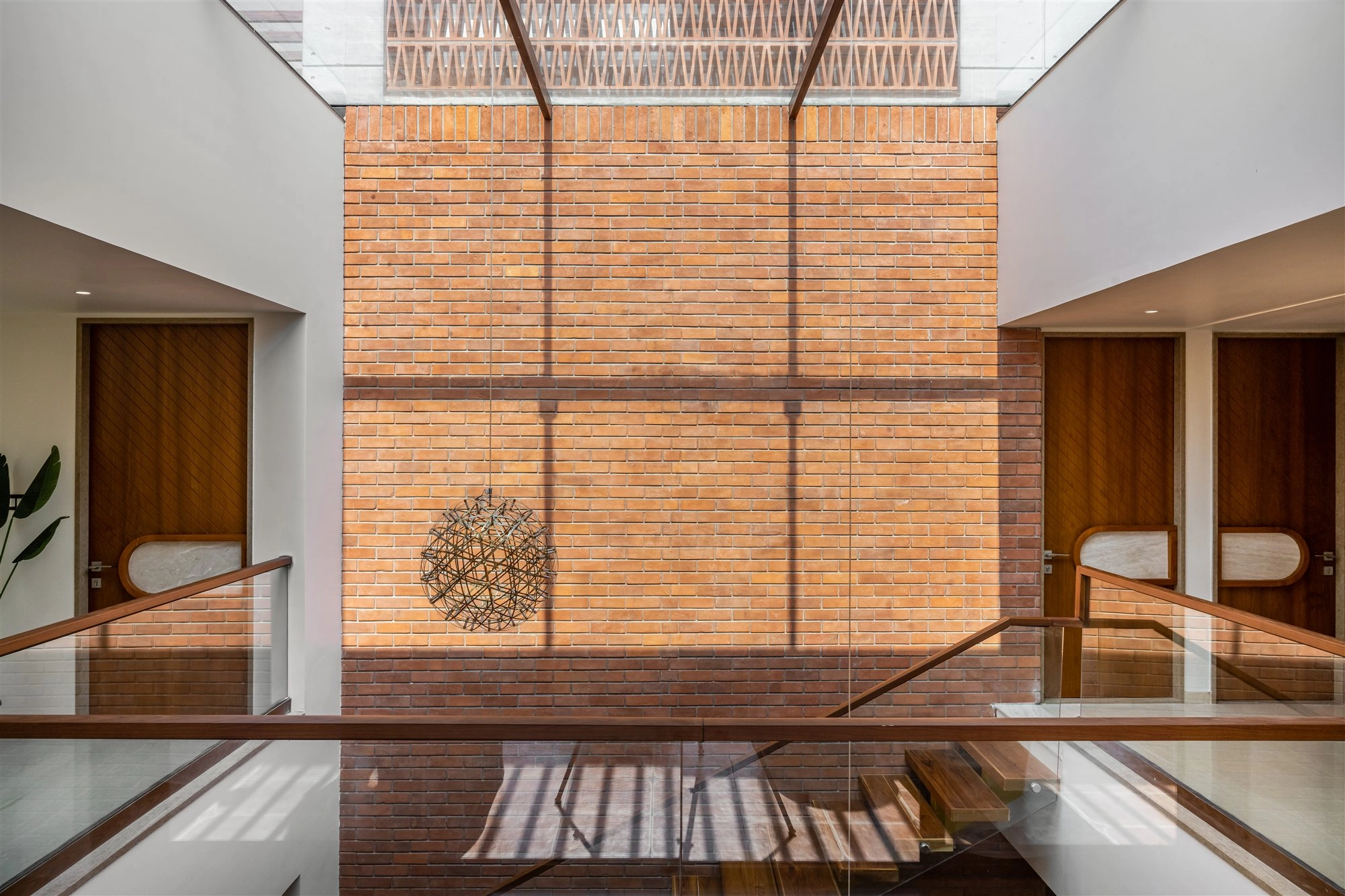 2 Box House photo 6