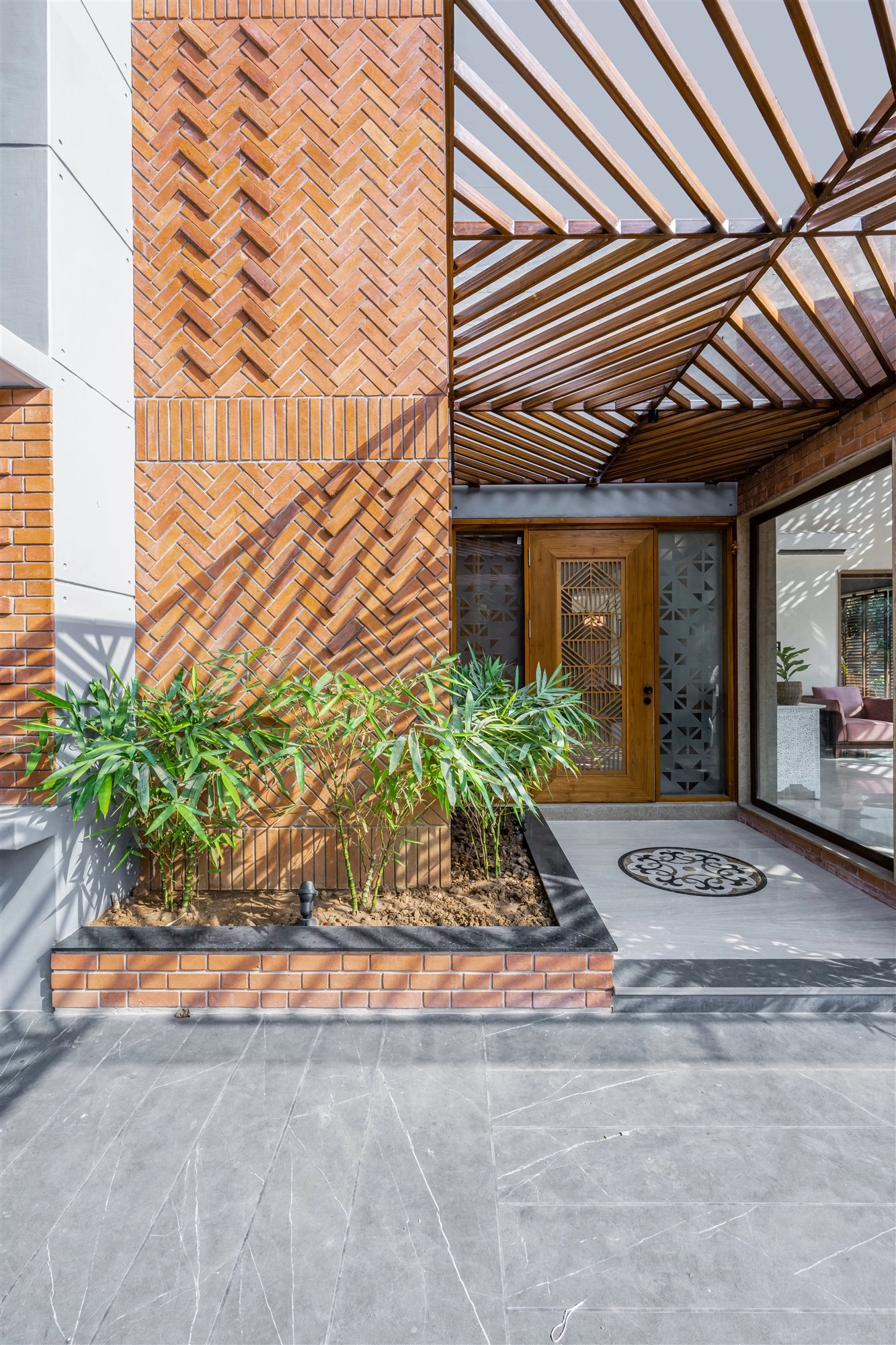 2 Box House photo 10