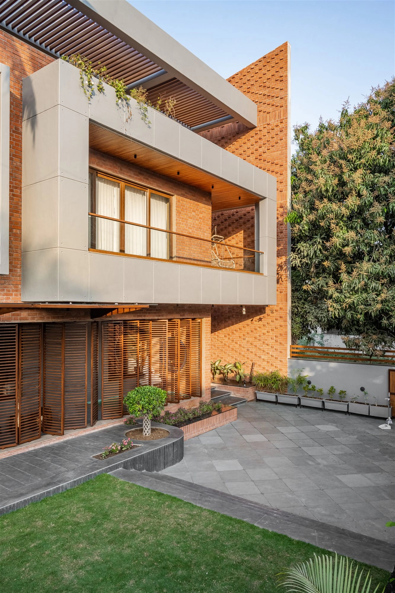 2 Box House photo 17