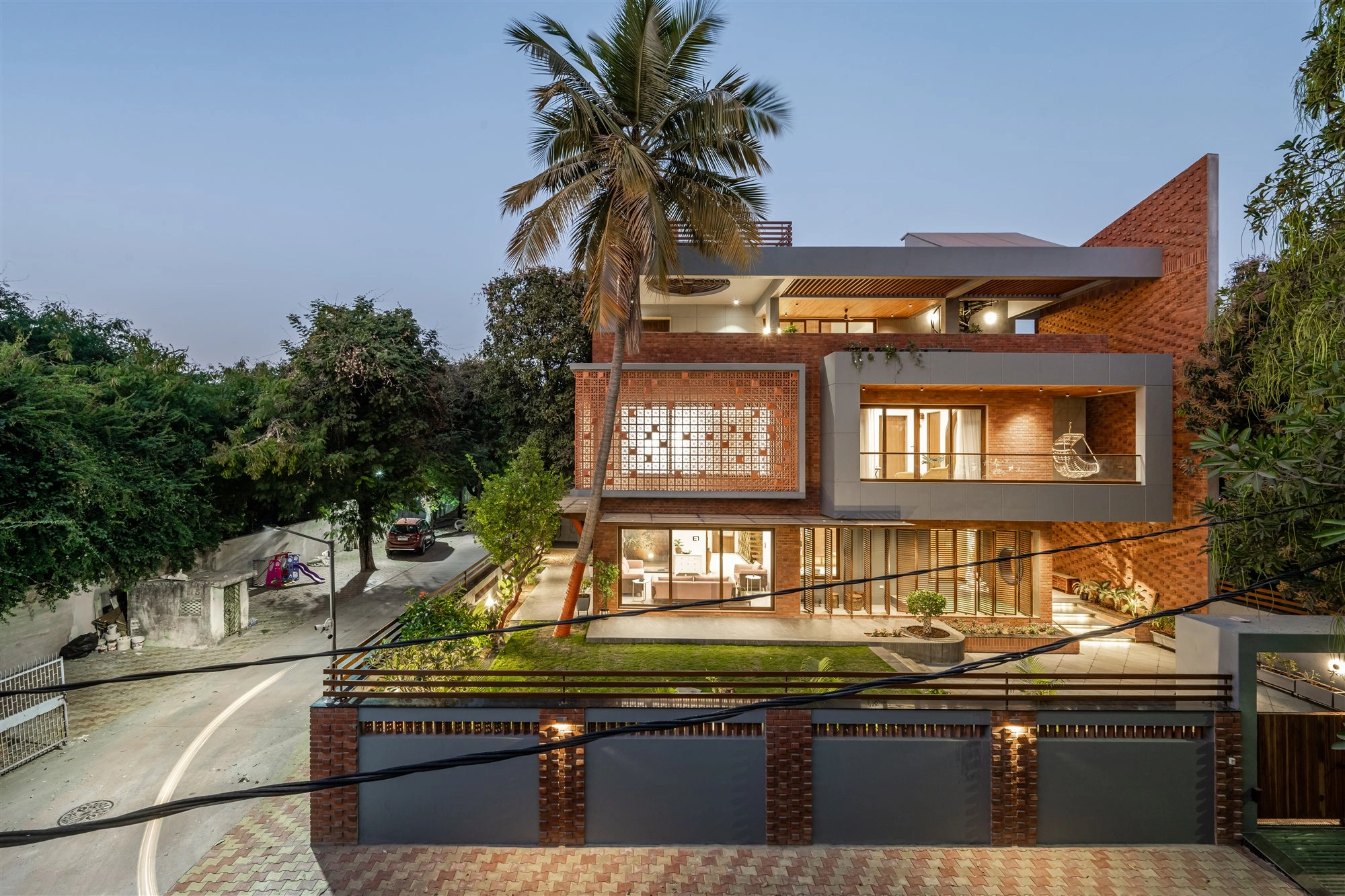 2 Box House photo 19
