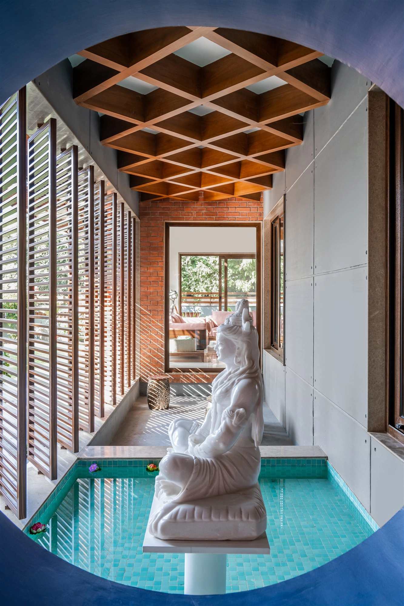 2 Box House photo 23