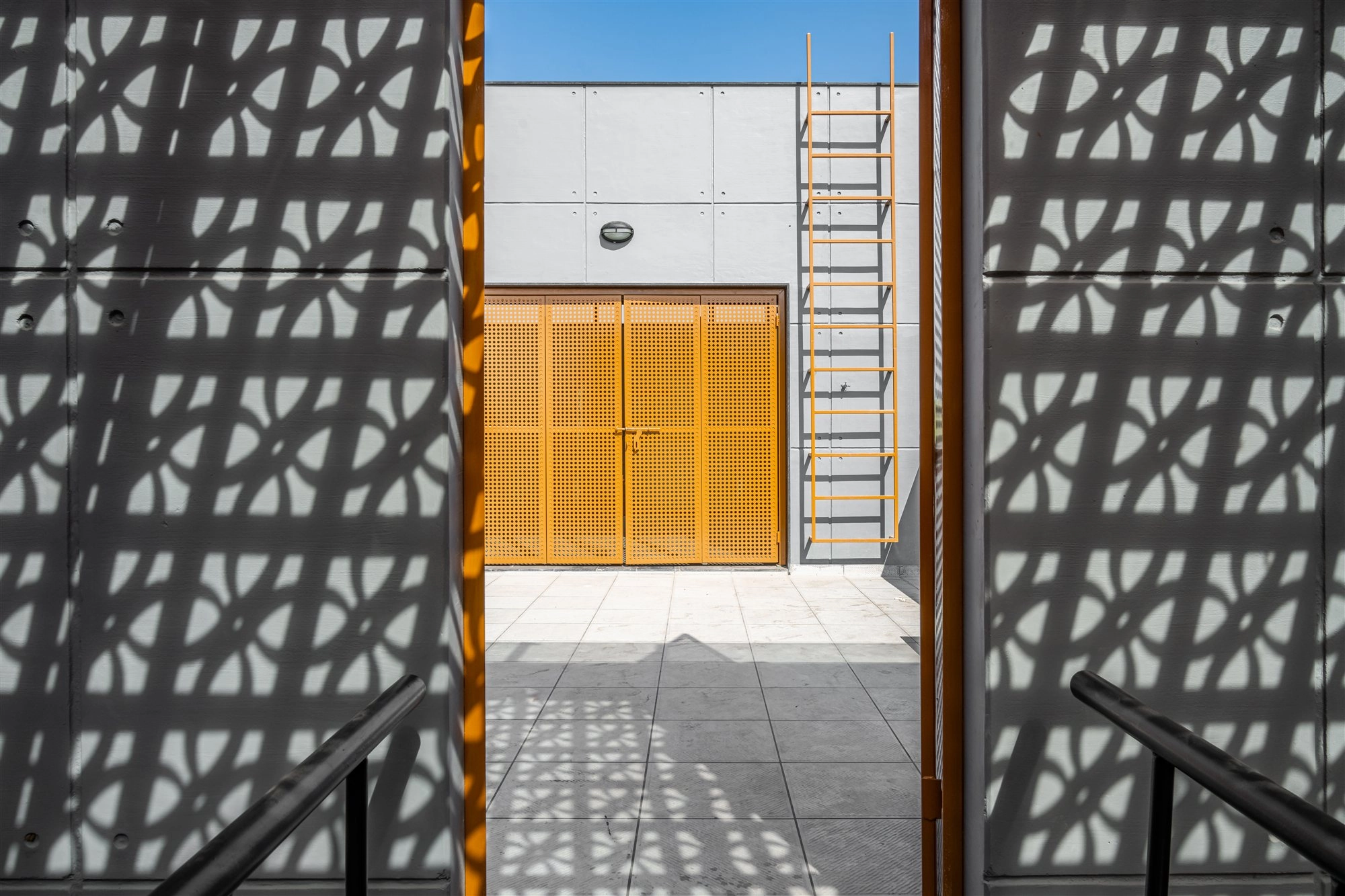 2 Box House photo 25